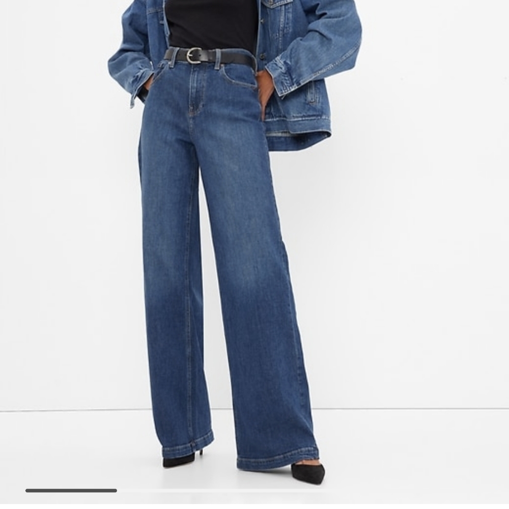 Free shipping! NWOT Gap high rise wide leg jeans dark wash